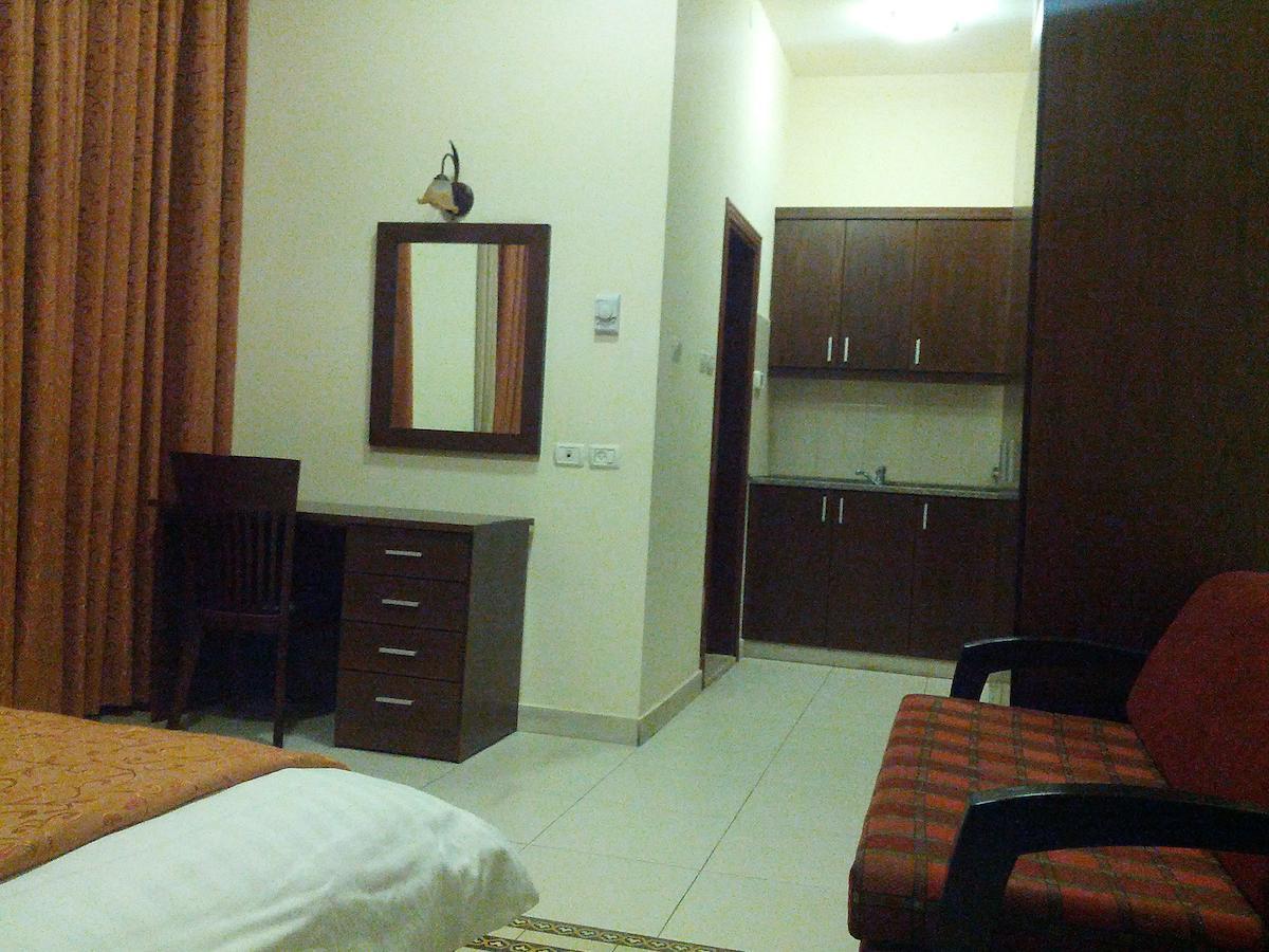 Alhambra Palace Hotel Suites - Ramallah Chambre photo